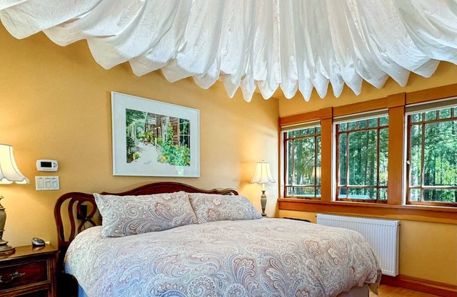 Water Tower & Private Hot Tub - Just Five Minutes To Historic Mendocino Village