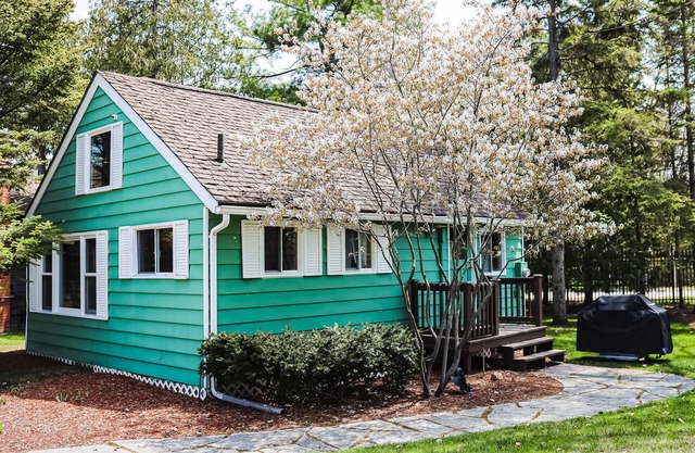 Water-view 2-story cottage with grill, heated outdoor pool