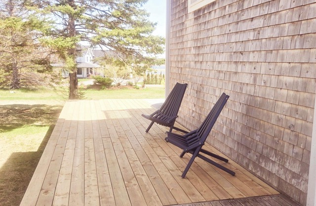 Water view, king bed, 3 min. to beach, near downtown, full kitchen, pet friendly