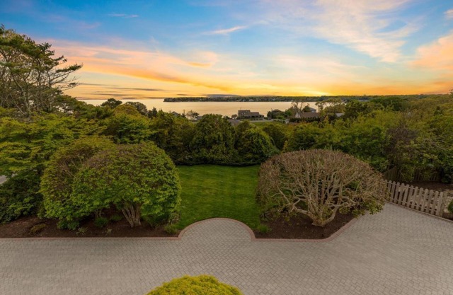 Water Views - Private Beach - Putting Green