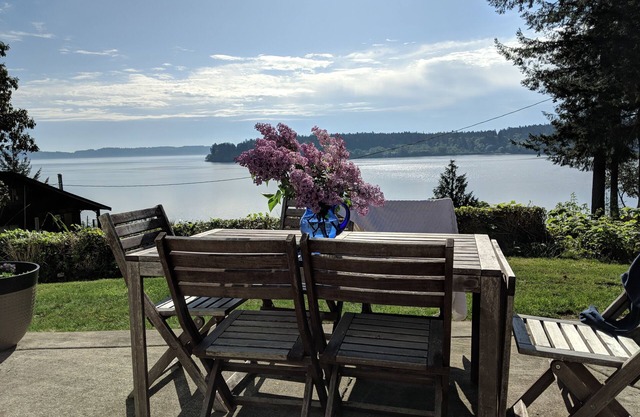 Water, water, water! Pristine beach hideaway in South Sound