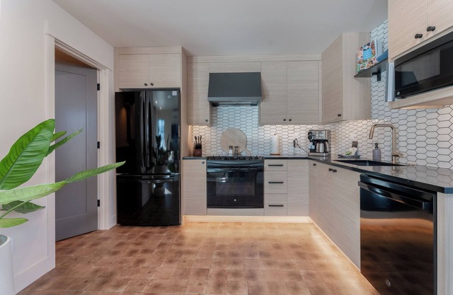 Waterfont Luxury- Yacinde B6