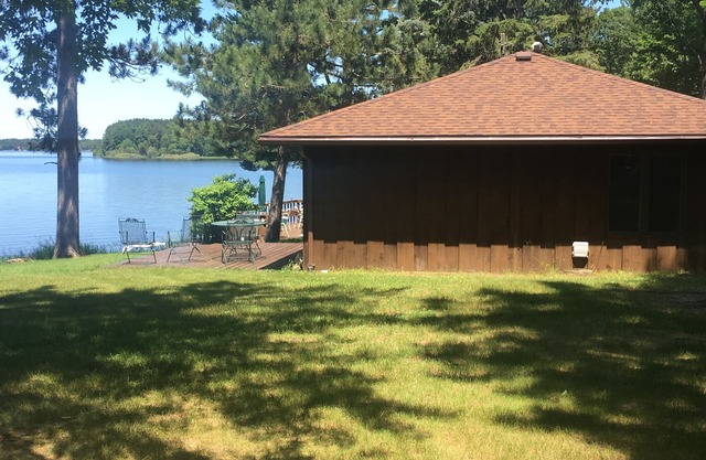 Waterfront 3 Bedroom Cottage on Beautiful Lake Nokomis
