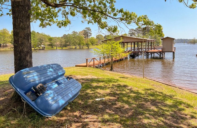 Waterfront 3 bedroom home right outside North Toledo Bend State Park.