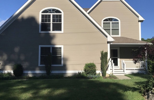 Waterfront 4 bed/4 bath Peaceful Oasis in Giants Neck Beach Community