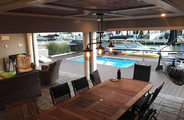 WATERFRONT 5-bedroom w/heated pool NORMANDY BEACH