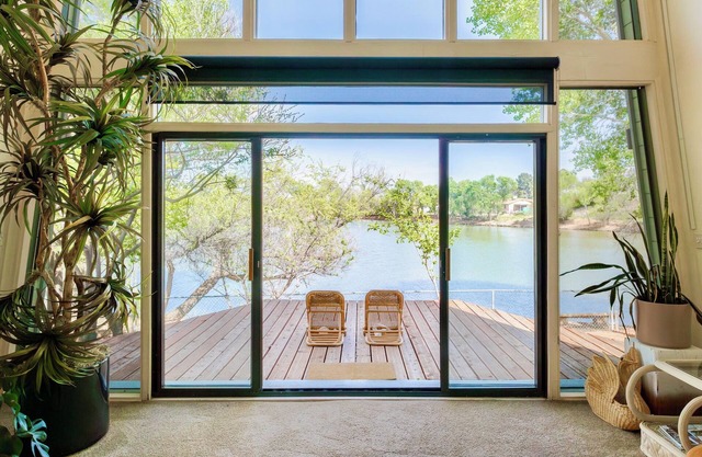 Waterfront A-Frame w/Mtn View, Pool, <15min to Old Town, Jerome, Vineyards