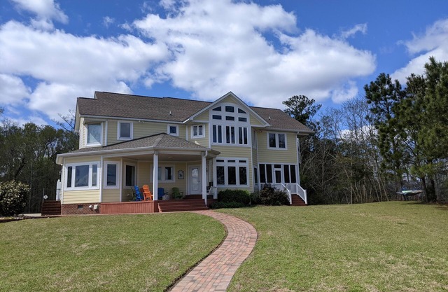 Waterfront! Across from Links @ Albemarle. Great for golfers, families & more!