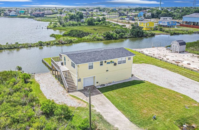 Waterfront! Amazing views! Minutes from Galveston and Kemah!