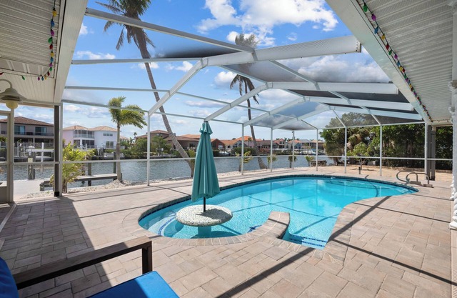 Waterfront Apollo Beach Home - Heated Pool