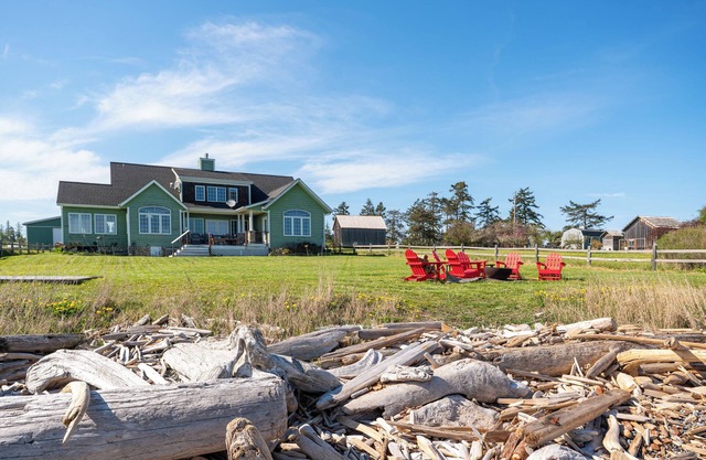 Waterfront Beach House - 2700 Sq Ft, Fiber, mooring