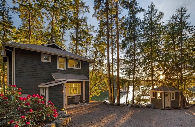 Waterfront! Beach Access! (HBH)