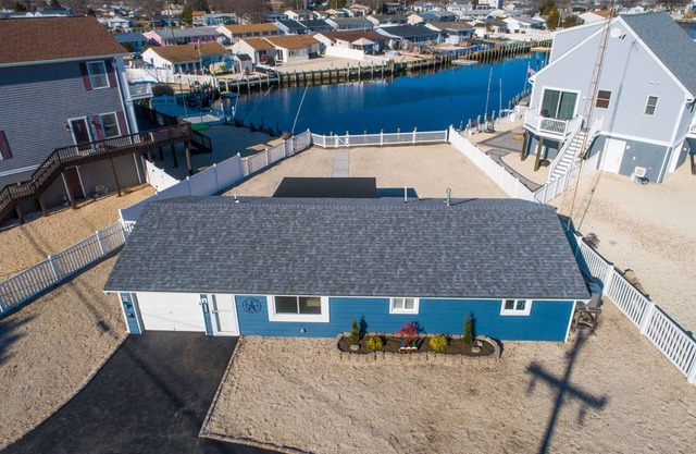 Waterfront Beach House: Sleeps 6, 2 full bath