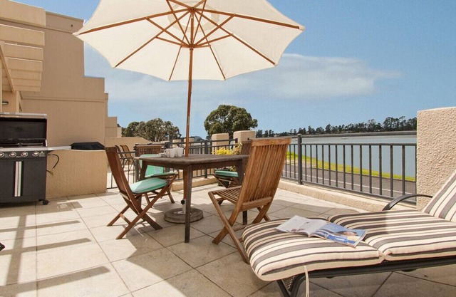 WATERFRONT BLISS - TAIRUA HOLIDAY HOME, family friendly in Tairua