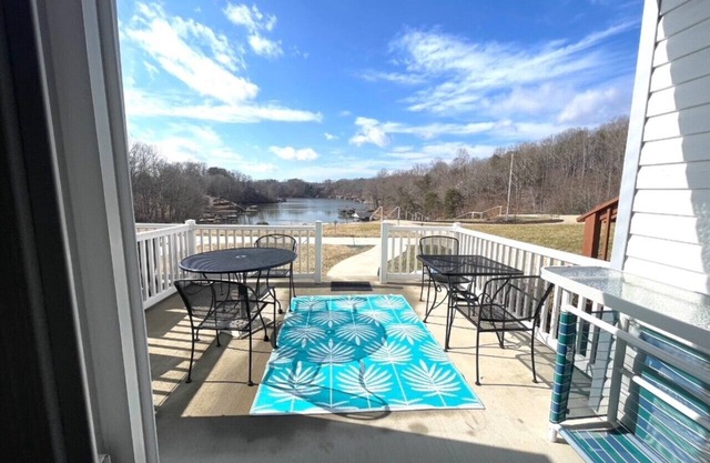 WATERFRONT - BUSINESS TRAVELS WELCOME! RENT UP TO 29 NIGHTS - BEAUTIFUL SUNSETS
