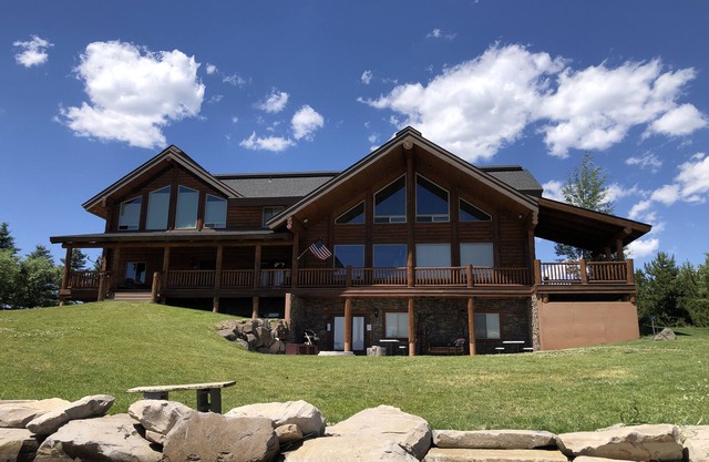Waterfront Cabin | 36 MI to YNP | Luxurious & Cozy Cabin