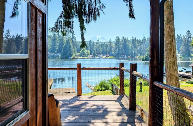 Waterfront Cabin on Lake Whitman
