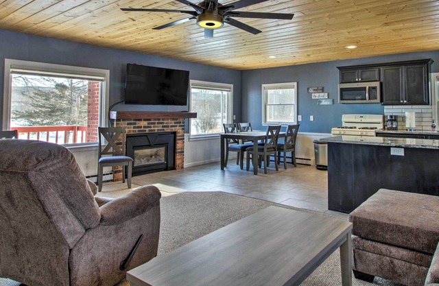 Waterfront Cabin on Upper Spunk Lake!
