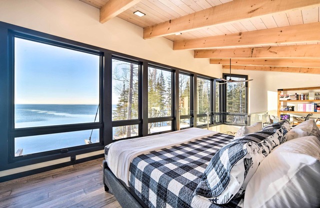 Waterfront Cabin on Lake Superior w/Fire Pit