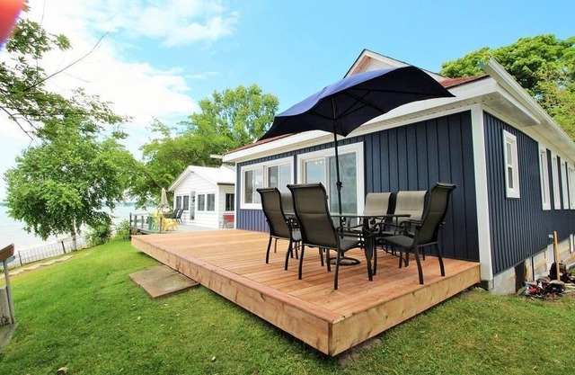 Waterfront Charmer - Close to Long Beach Conservation Area