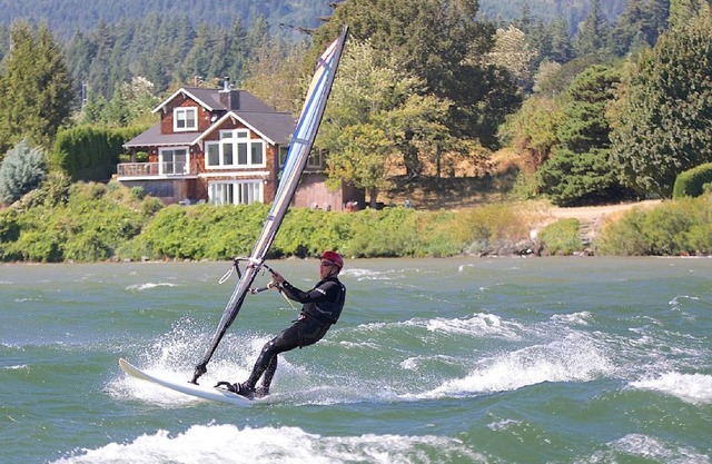 Waterfront "Columbia Gorge River House" Private Water Access, Stunning Views!