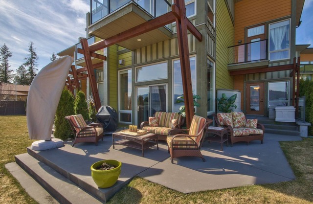 Waterfront Condo on Shuswap Lake