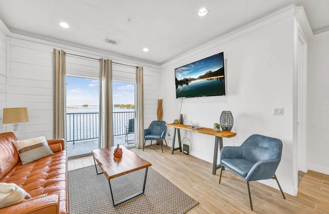 Waterfront Condo with Pool, Boat Access, Tennis Courts & Fully Equipped Kitchen | Ideal Lake Getaway