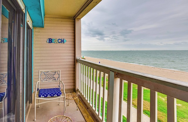 Waterfront Corpus Christi Escape w/Pool Access!