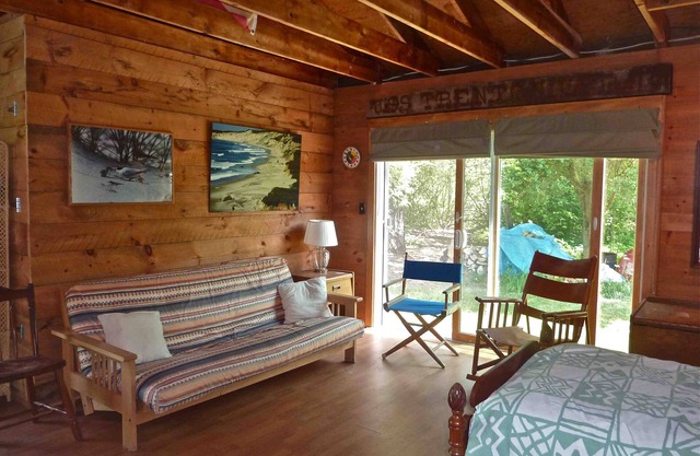 Waterfront cottage a short boat ride or wade to ocean beach