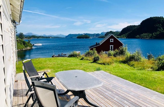 Waterfront Cottage (Fishing Opportunities!)