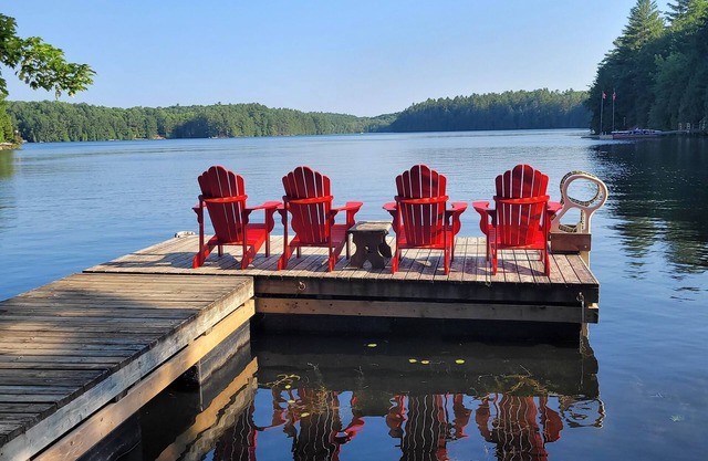 Waterfront cottage on beautiful East Moore lake!