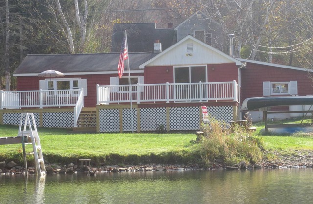 Waterfront Cottage On Goodyear Lake