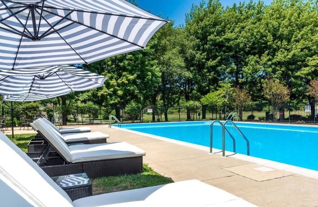 Waterfront Cottage Retreat on 18 Acre Farm, Pool