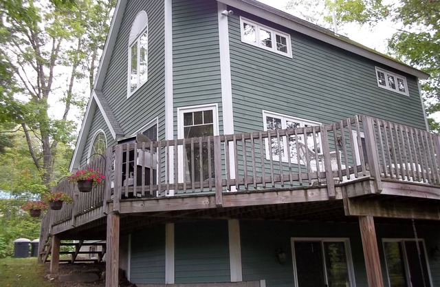 Waterfront Cottage! 2 Bedroom, 2 Bath *Walk to Town* 1/2 Mile to the Harbor