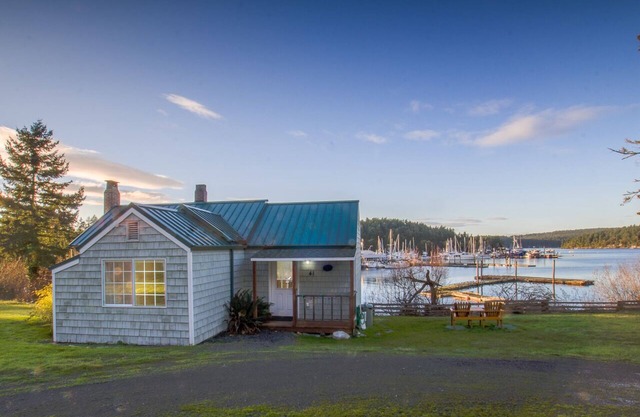 Waterfront Cottage near Friday Harbor - Best Place Cottage