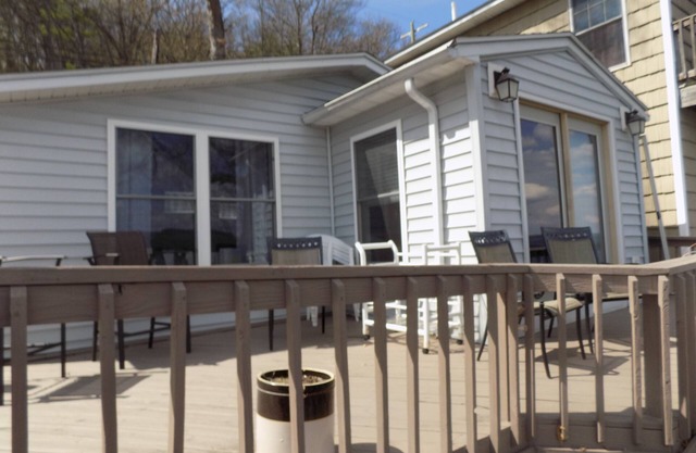 Waterfront Cottage with moorage on Keuka Lake