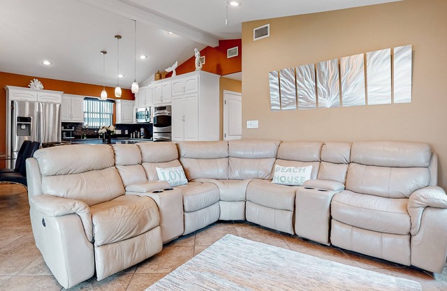 Waterfront cottage with a pool, hot tub, tennis, washer/dryer, central AC