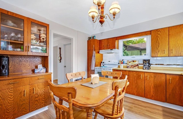Waterfront Cottage, Wi-Fi | Netflix | Dog Friendly