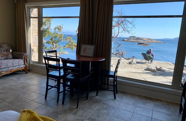 Waterfront deluxe private room