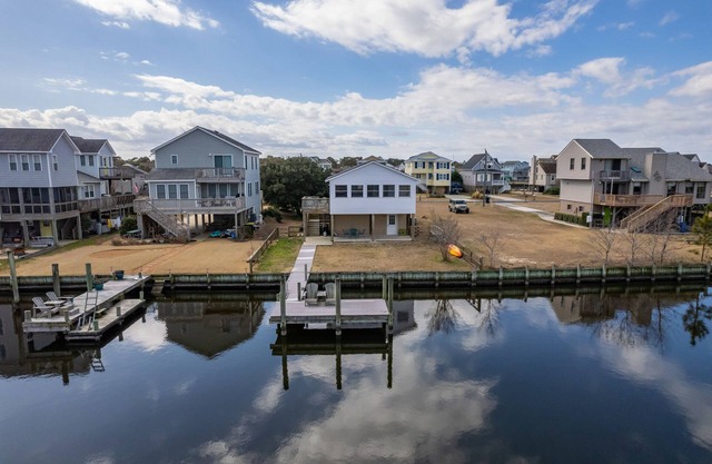 Waterfront dog-friendly 2BR with private boat dock