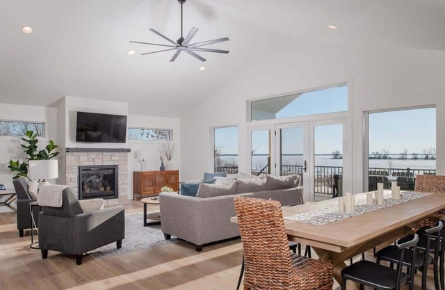 Waterfront, Dock, Sleeps 8, EV Charger