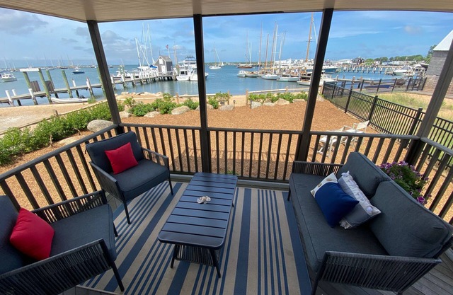 WATERFRONT Downtown Cottage w/Beach