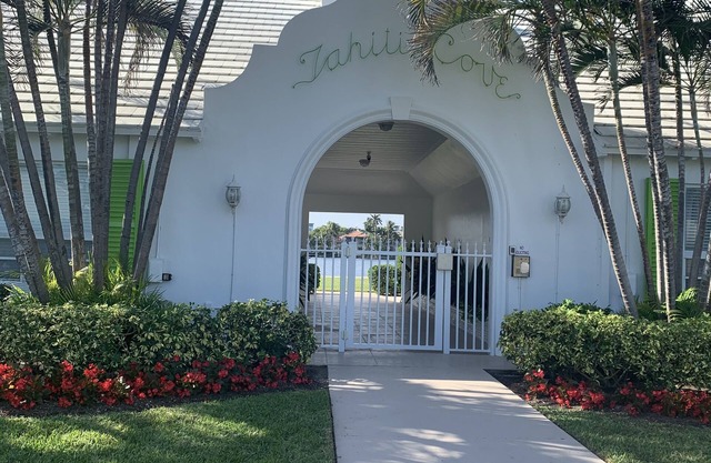Waterfront east Delray Beach, spectacular views, walk to beach and Atlantic Ave!