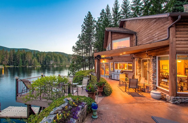 Waterfront Estate w/Private Hot Tub, Dock, Firepit, Gourmet Kitchen & Game Room