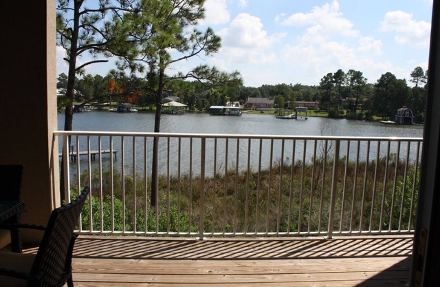 Waterfront - great fishing, peaceful & quiet, yet close to Tanger Outlets & OWA