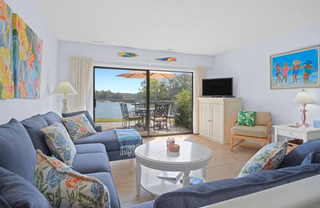 Waterfront HHI Villa - 2 Mins to Beach, Sleeps 6!