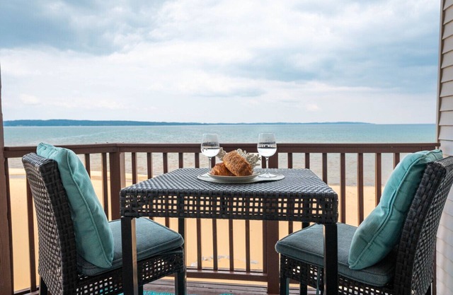 Waterfront Haven 215|Balcony|Direct Beach Access|Near Downtown