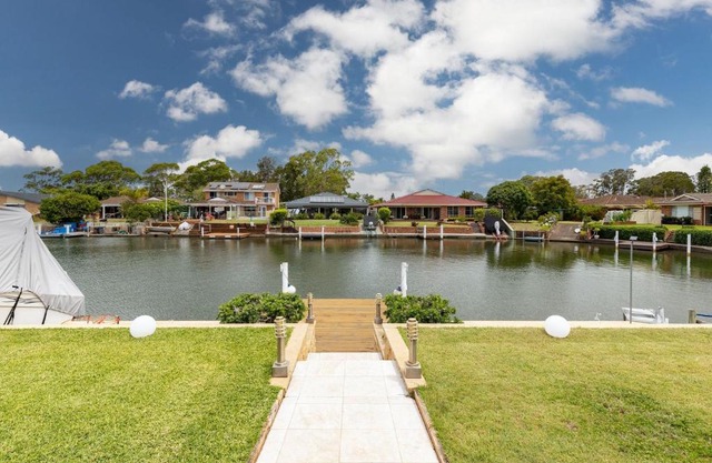 Waterfront Haven with your own private jetty