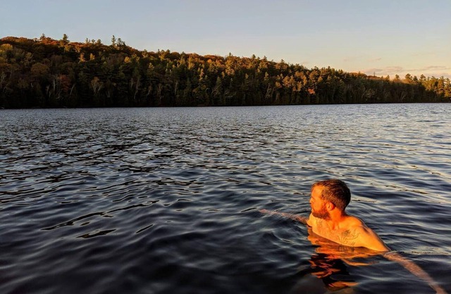 Waterfront, High-speed Internet, Near Bon Echo Park!