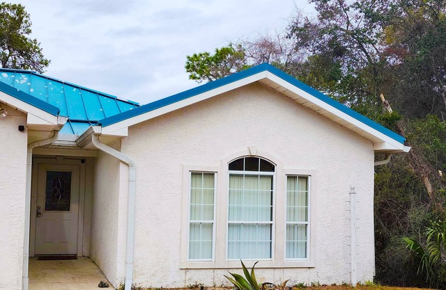 Waterfront home on Lake Powell with private dock & great deck - near beach & 30A